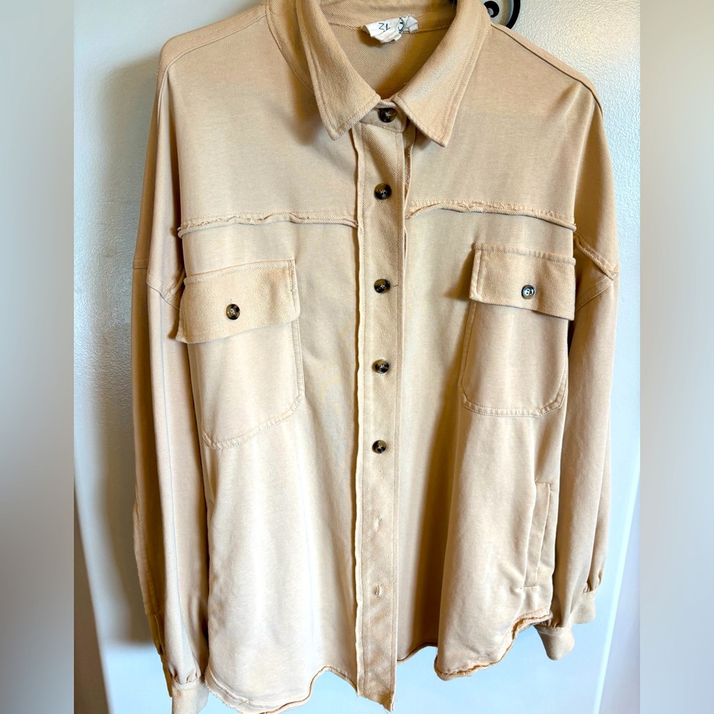 🌻Women’s size large creamy yellow shacket